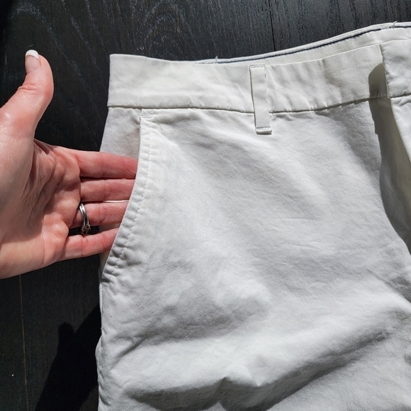 Tommy Hilfiger Women's White Mid-length 9" Inseam Chino Shorts Size 14 - Picture 8 of 11
